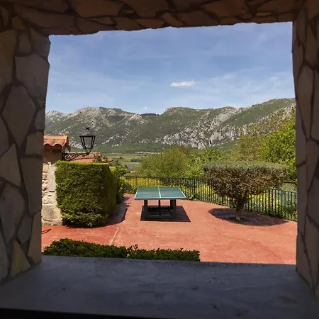 Legaire Etxea منزل ريفي *